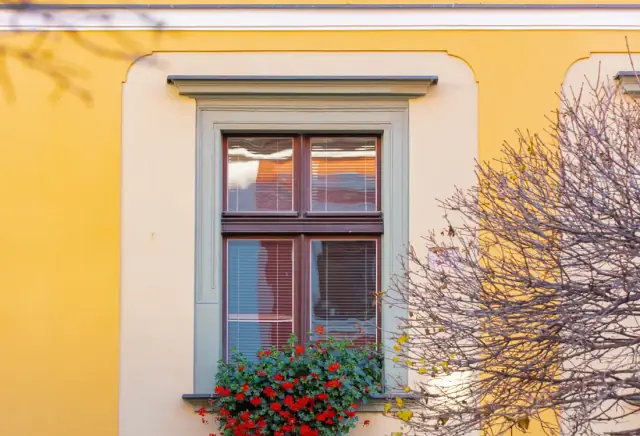 Frisch gestrichene Hausfassade.
